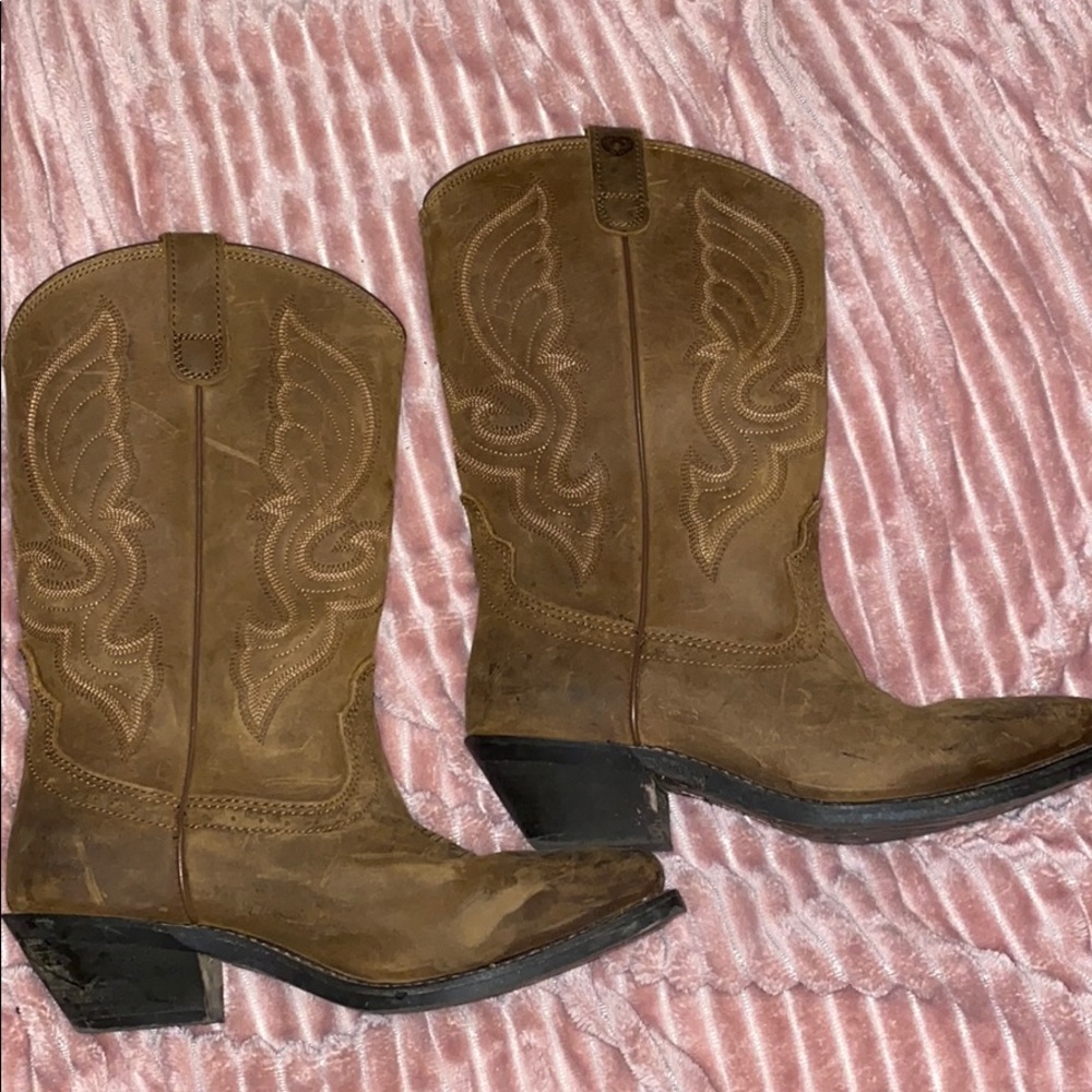 Shyanne size 8.5 cowboy boots